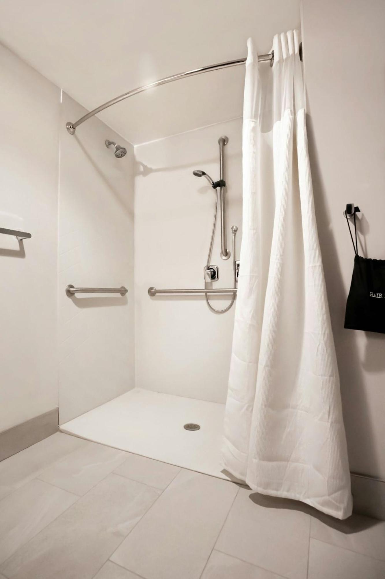 Queen Room with Two Queen Beds - Hearing Accessible